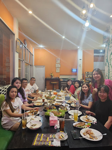 Comentarii opinii despre Ikan Segar Mundu Resto dan Kost