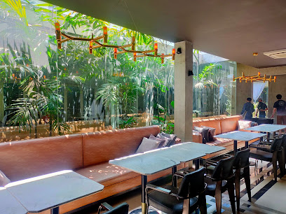 OURA - Cafe & Restaurant