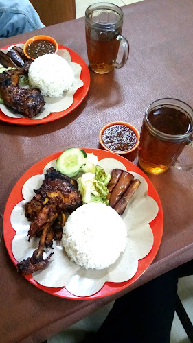 Opinii despre Warung Makan Agung Gita în Kota Denpasar - Gastronomi dan perhotelan