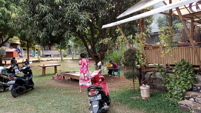 Opinii despre Warung Lesehan Bokadu în Kota Depok - Gastronomi dan perhotelan