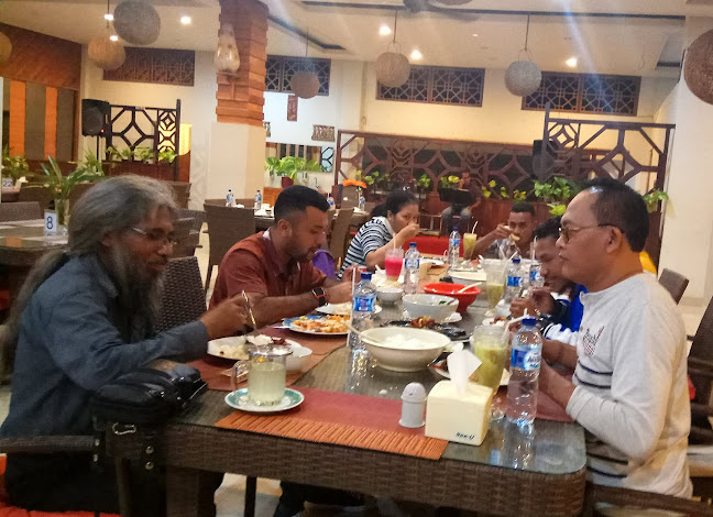 Twins resto - Gastronomi dan perhotelan