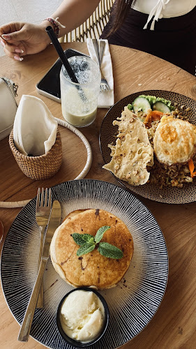 Hago Beach - Gastronomi dan perhotelan