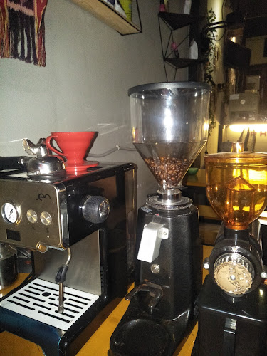 477W+JC5, Malaingkedi, Kec. Sorong Utara, Kota Sorong, Papua Bar. 98412