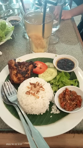 Opinii despre Royal Cafe and Resto în Kota Medan - Gastronomi dan perhotelan