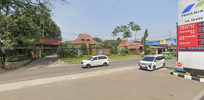 Nasi Kuning Depan Pom Bensin